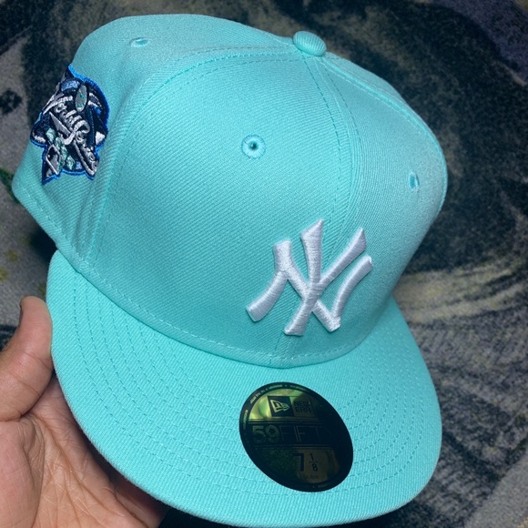 HatClub Other - ❌SOLD❌ HatClub Exclusive Fitted NY YANKEES Mint Pack